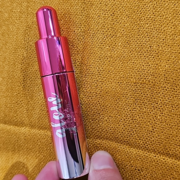 Revlon Kiss Glow Lip Oil -Sealed Proud To Be Pink - Picture 5 of 6